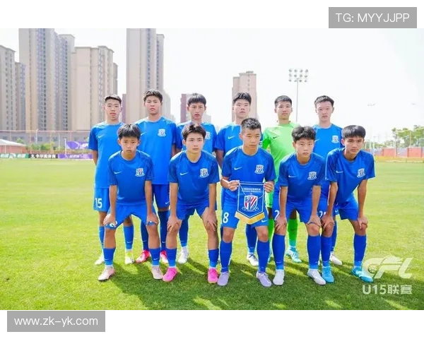 武汉足球队在精英赛中的比赛经验与表现深度解析 武汉足球队在精英赛中的比赛经验与表现深度解析