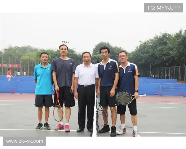 上海网球队在精英赛中的灵活战术与团队协作表现分析 上海网球队在精英赛中的灵活战术与团队协作表现分析