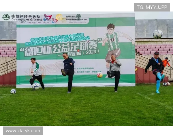 上海足球队默契配合解析:战术演变与团队协作的成功之道 上海足球队默契配合解析:战术演变与团队协作的成功之道