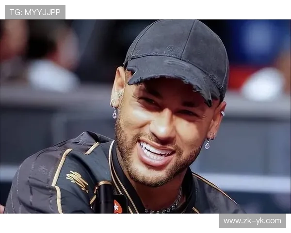 足球明星新发型大变身剪头发全过程视频分享引发球迷热议