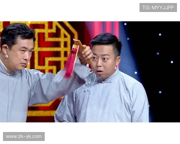 足球巨星与网络红人意外相遇引发的趣味故事与精彩瞬间分享 足球巨星与网络红人意外相遇引发的趣味故事与精彩瞬间分享