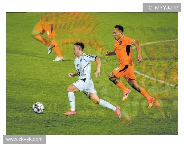 足球场上的时尚风向标偏爱长袜的明星球员们的独特魅力与风格